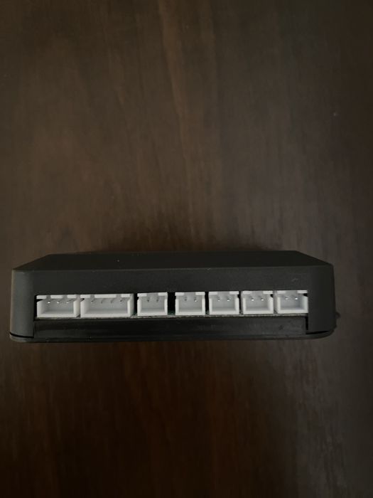 Czujnik parkowania w kolorze czerwonym