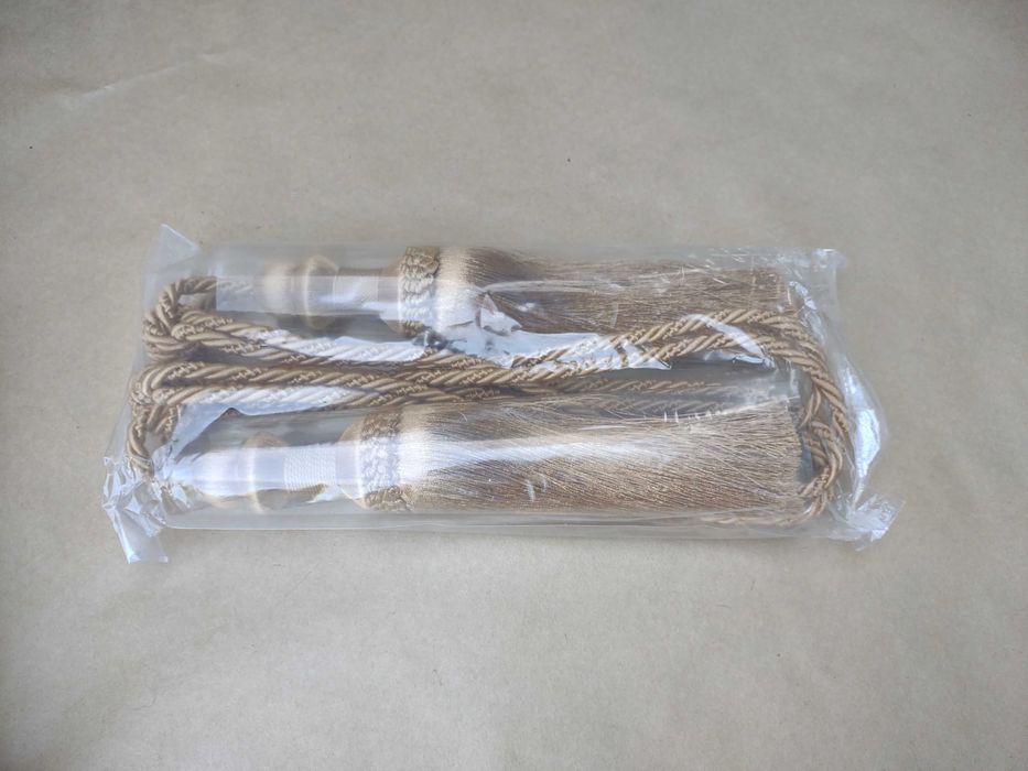 Chwosty do zasłon kpl. 2 szt. nowe.