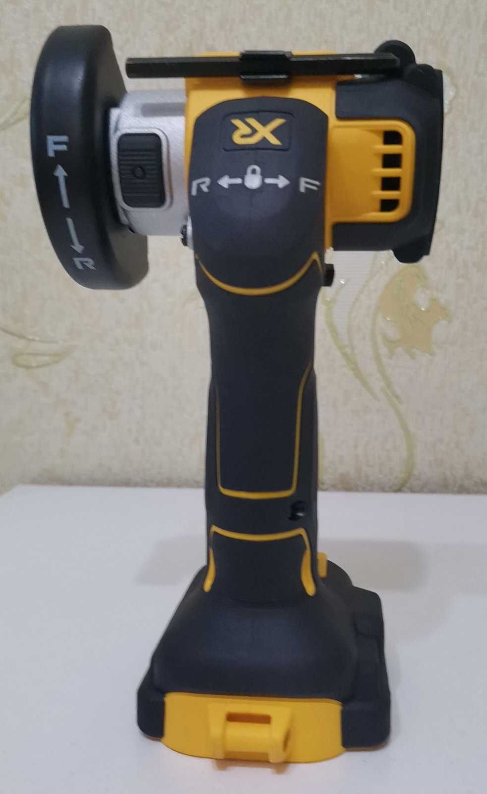 Аккумуляторная дисковая пила (мини-болгарка) DeWALT DCS438N