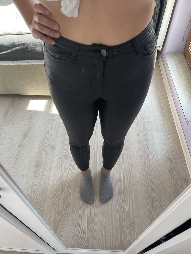 Calzedonia czarne woskowane skórzane lateksowe czarne rurki wysoki