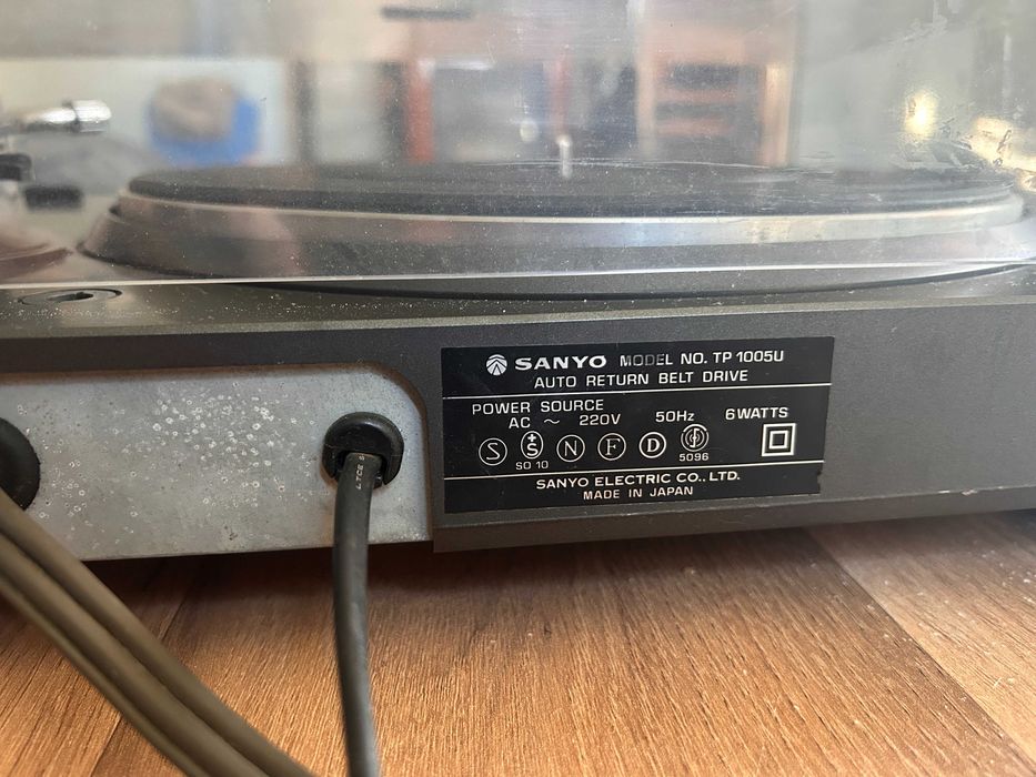 Gramofon  SANYO TP 1005U