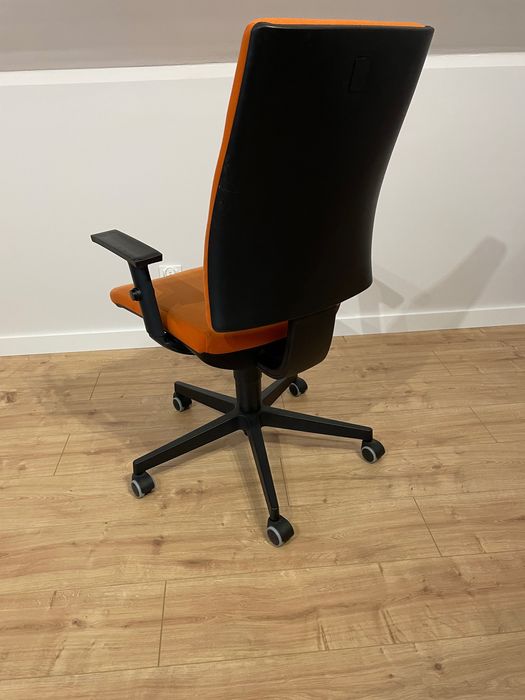 Krzesło fotel biurowy biura biurka Nowy Styl Intrata możliwy zagłówek