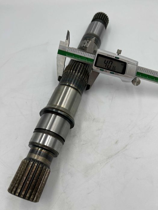 Wałek pompy jazdy - hydrostatu Merlo Sauer Danfoss Z-21  90R075 90L075