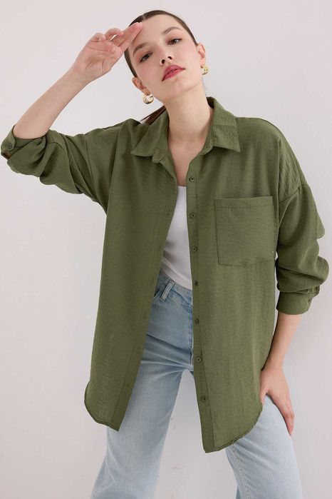 Koszula oversize z jedną kieszenią - khaki S