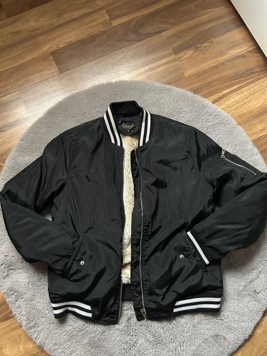 Kurtka bomberka z zamkiem