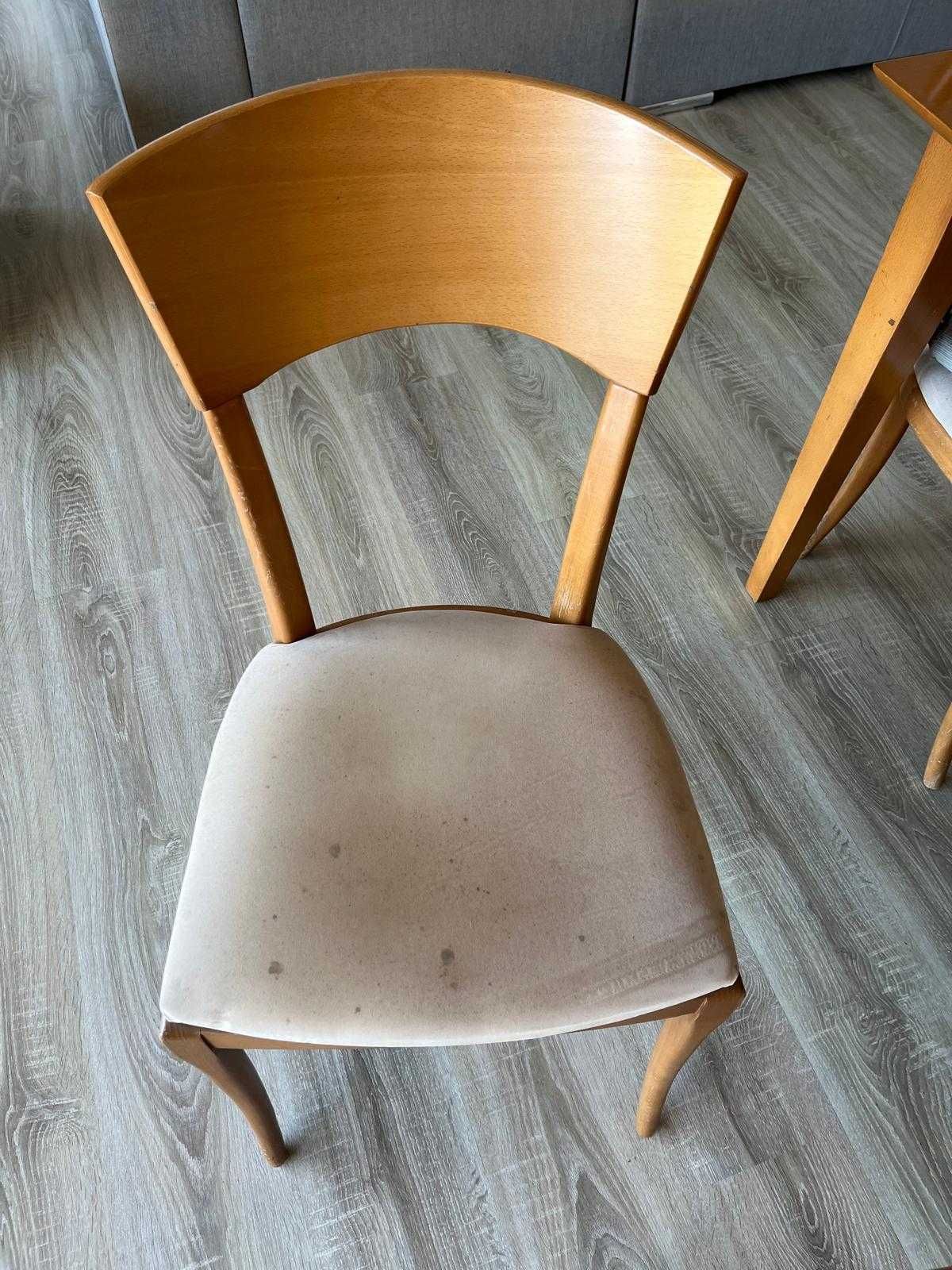 Conjunto de mesa e cadeiras