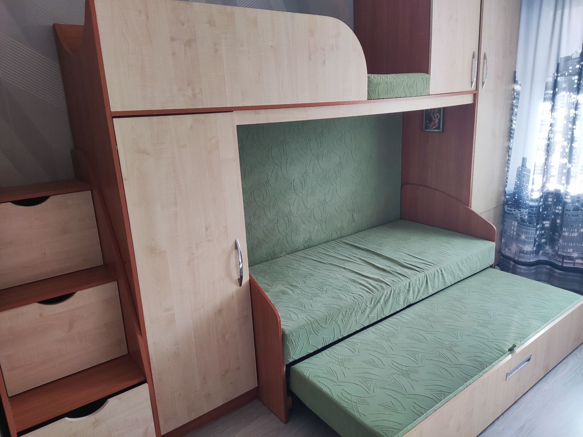 Продам  двухъярусную стенку