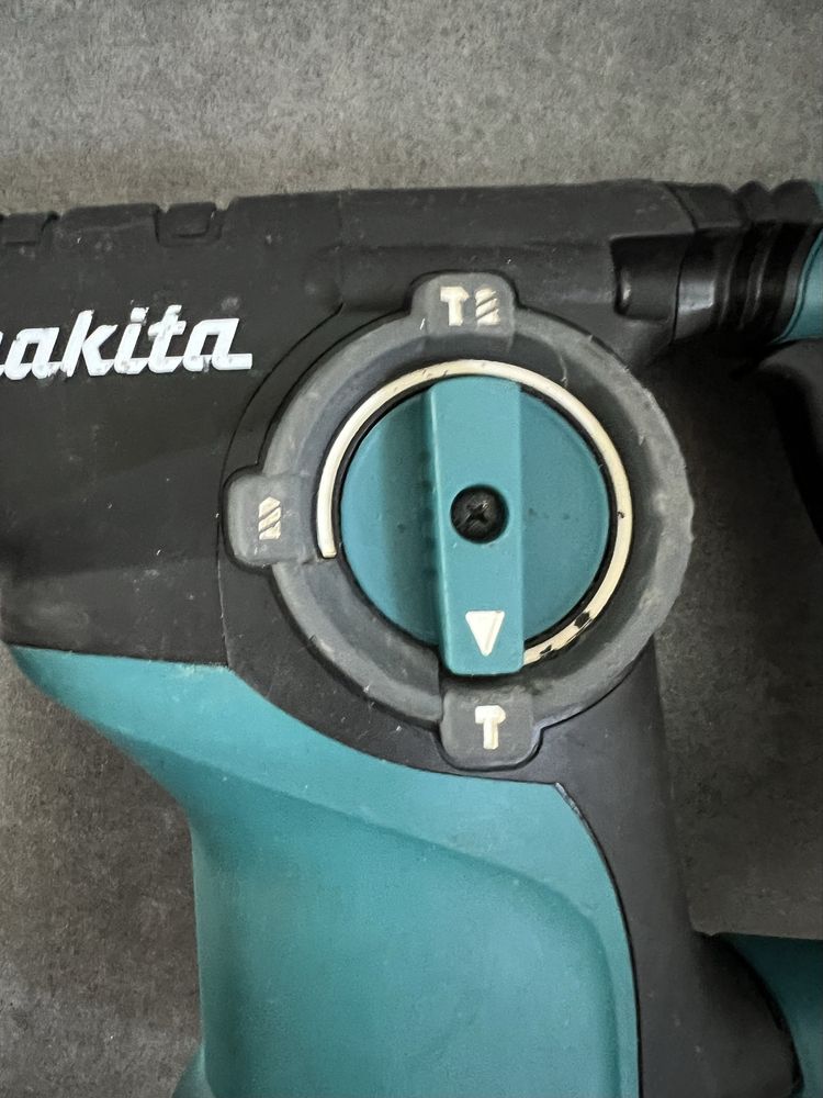 Перфоратор SDS-Plus Makita HR 2811 FT