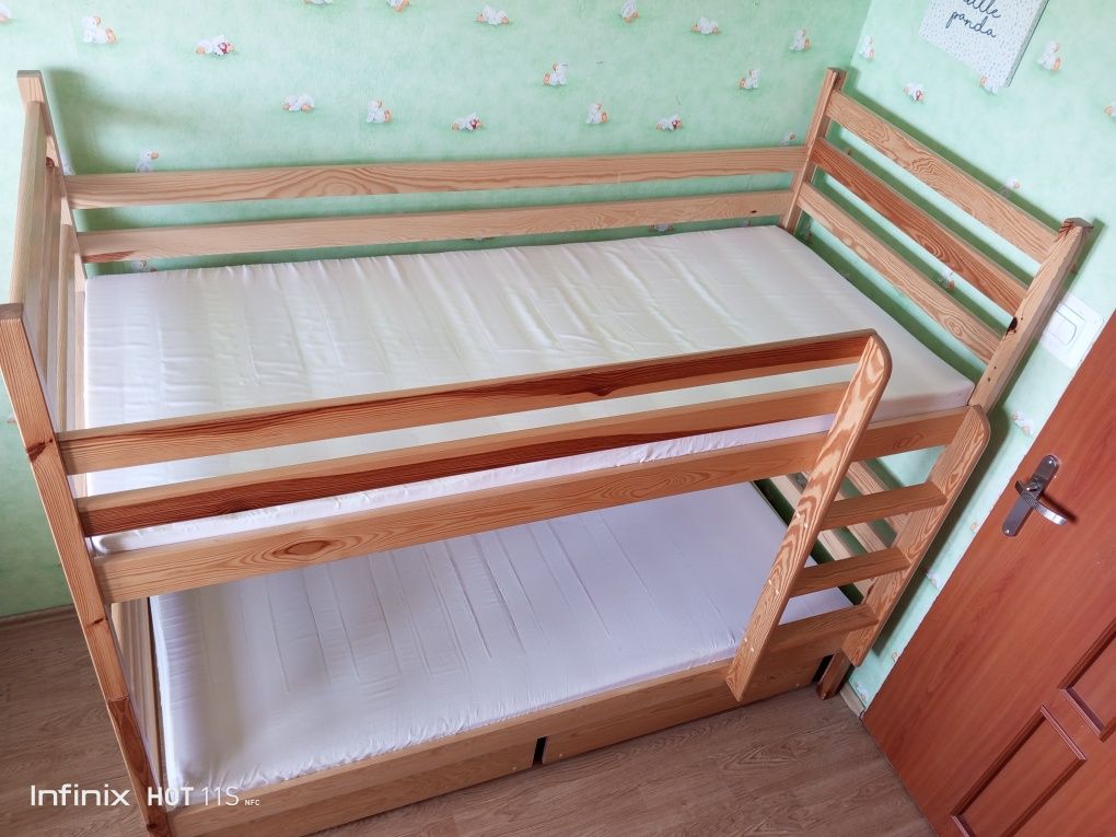 Łóżko piętrowe drewniane
