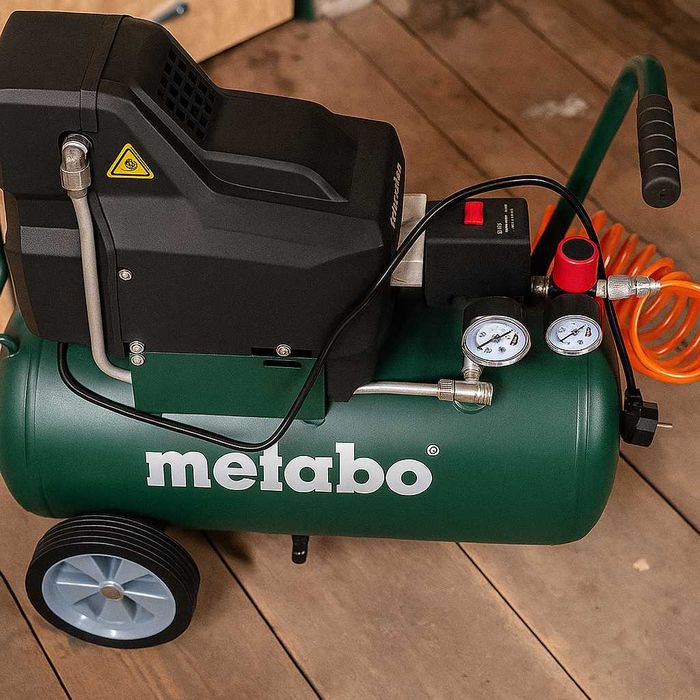 Компресор 24л масляний Metabo 200 л/хв 8 бар компрессор масляный