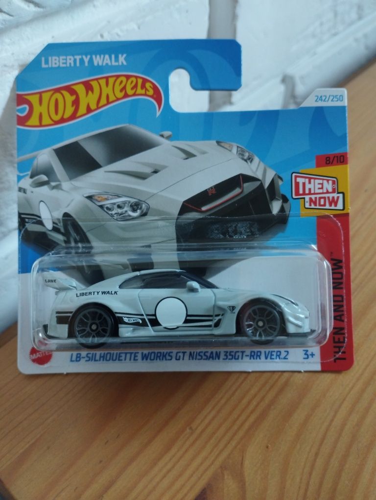 Hot wheels Nissan 35GT-RR liberty walk