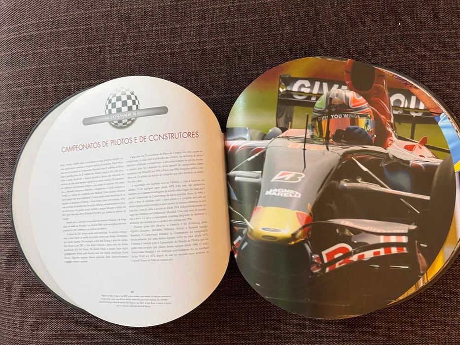 Livro “Fórmula 1” (Capa danificada)