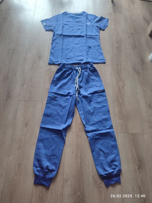 Nowy niebieski mundurek medyczny rozmiar S