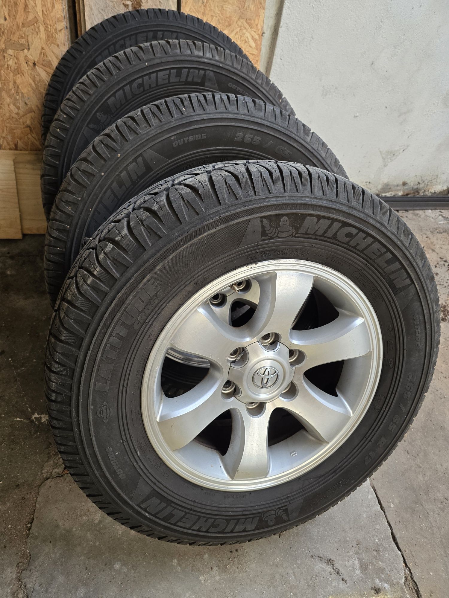 Jantes jipe Toyota 17'' + pneus Michelin