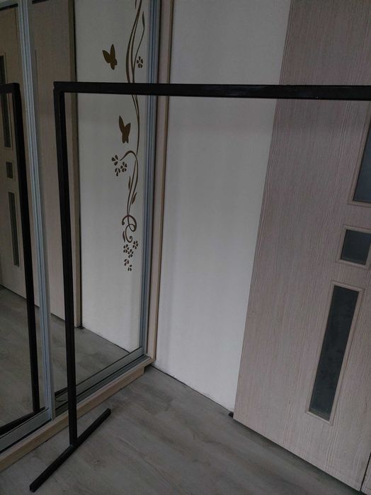 Стійка вішак для одягу