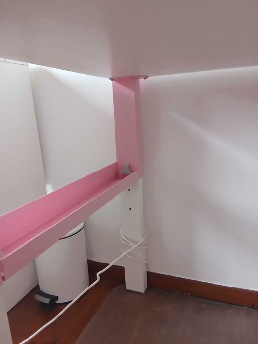 Secretária de criança +cadeira rosa