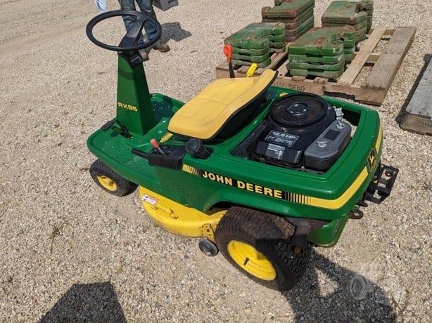 Trator corta relva John Deere RX95