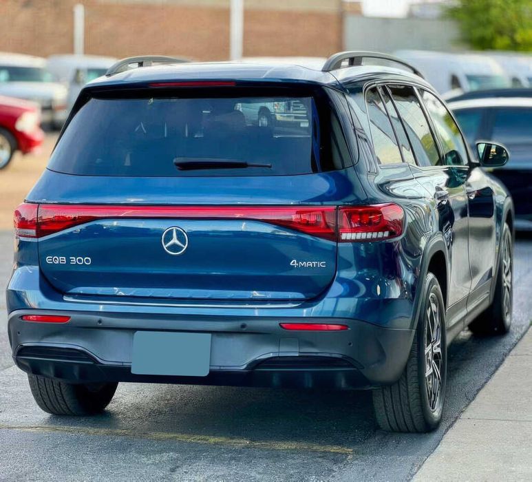 Mercedes-Benz EQB EQB 300 4MATIC      2022
