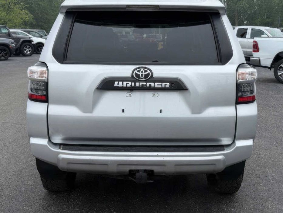 Toyota 4Runner SR5      2018