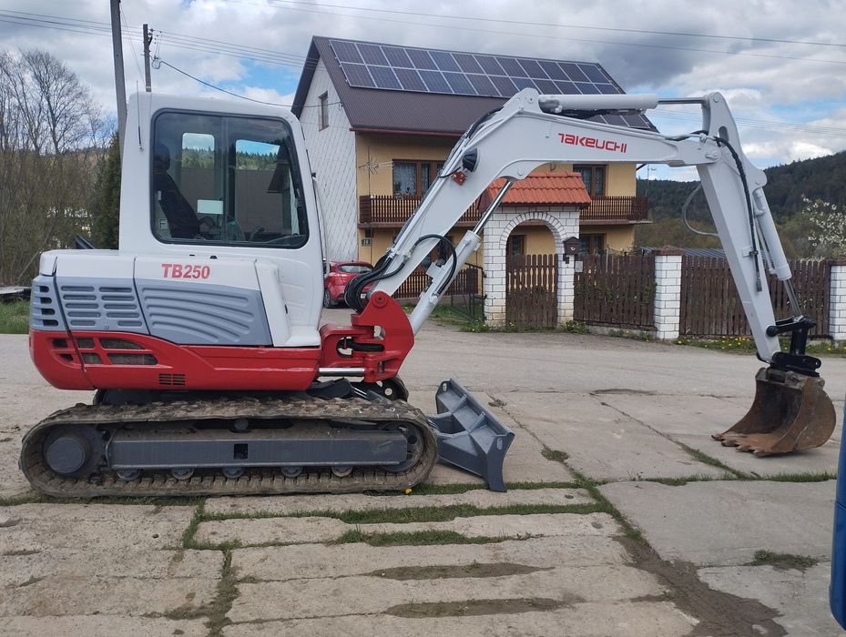 Takeuchi TB 250  Minikoparka takeuchi tb250 5 ton kubota JCB cat
