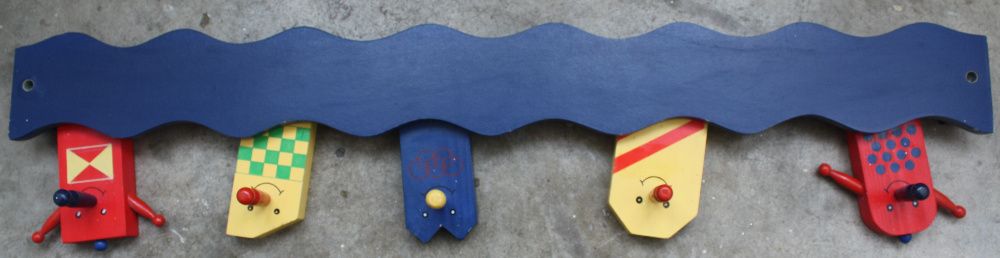 O bengaleiro mágico em madeira para crianças, novo