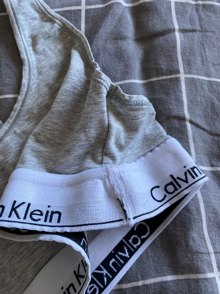 Biustonosz sportowy Calvin Klein. Stanik sportowy Calvin Klein