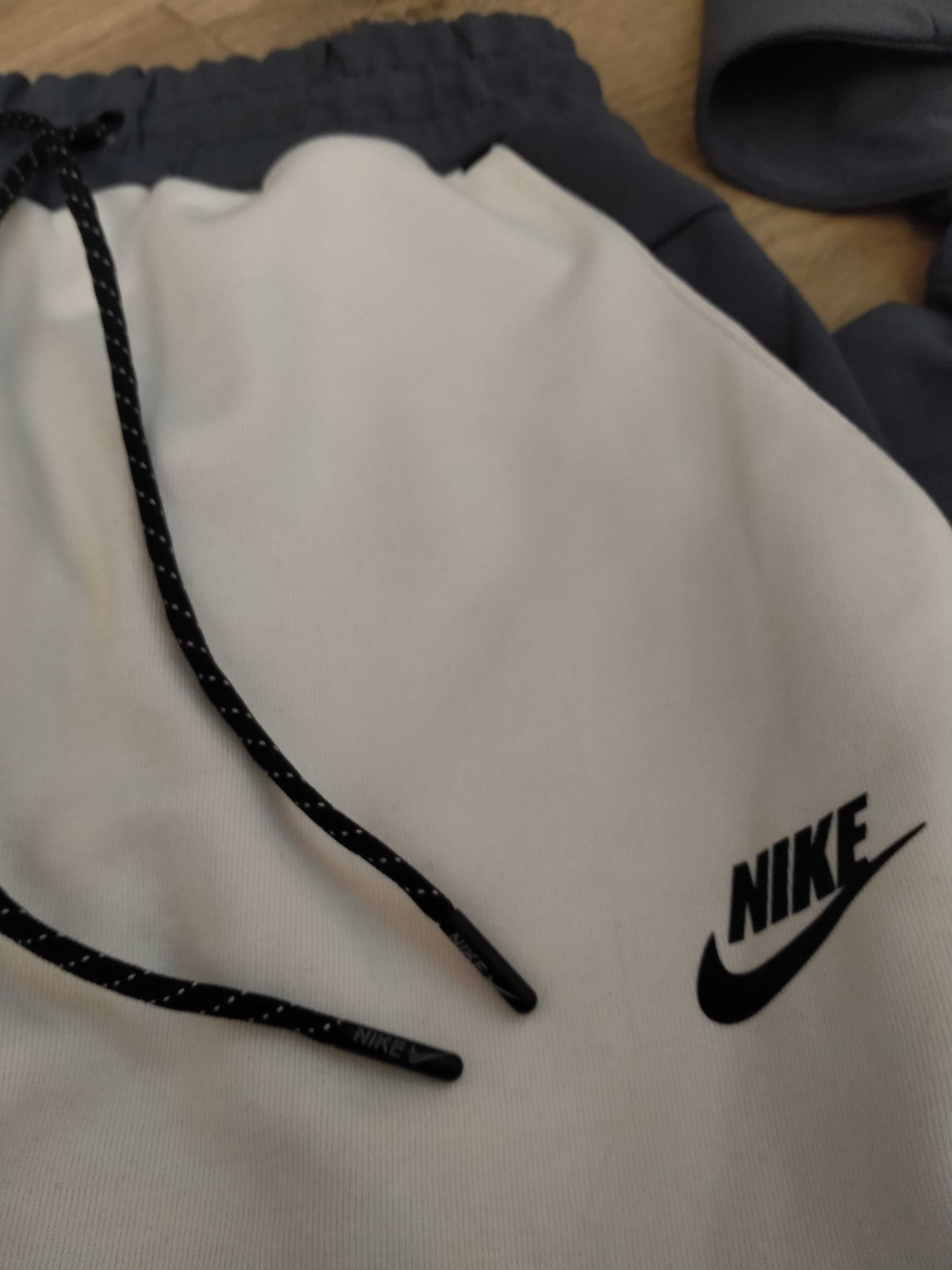 Dres Nike Tech Fleece nowy