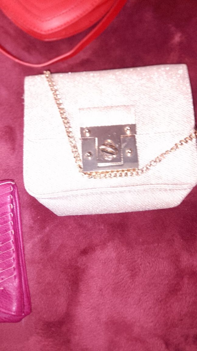 Продам женские сумки . PRIMARK. красная.RIVER ISLAND черная.  COVETED
