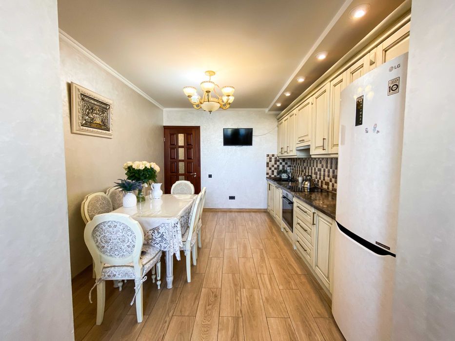 Продається стильна трикімнатна квартира