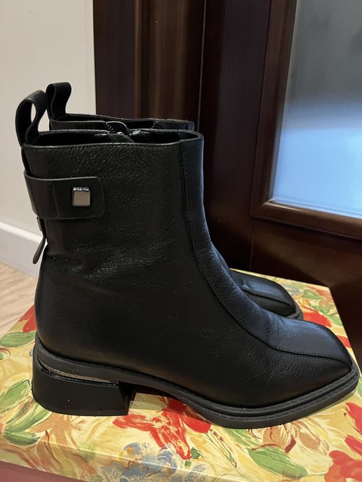 Ботінки жіночі.