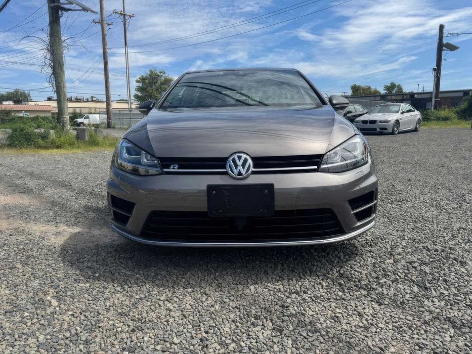 Volkswagen Golf R 4-Door AWD      2017
