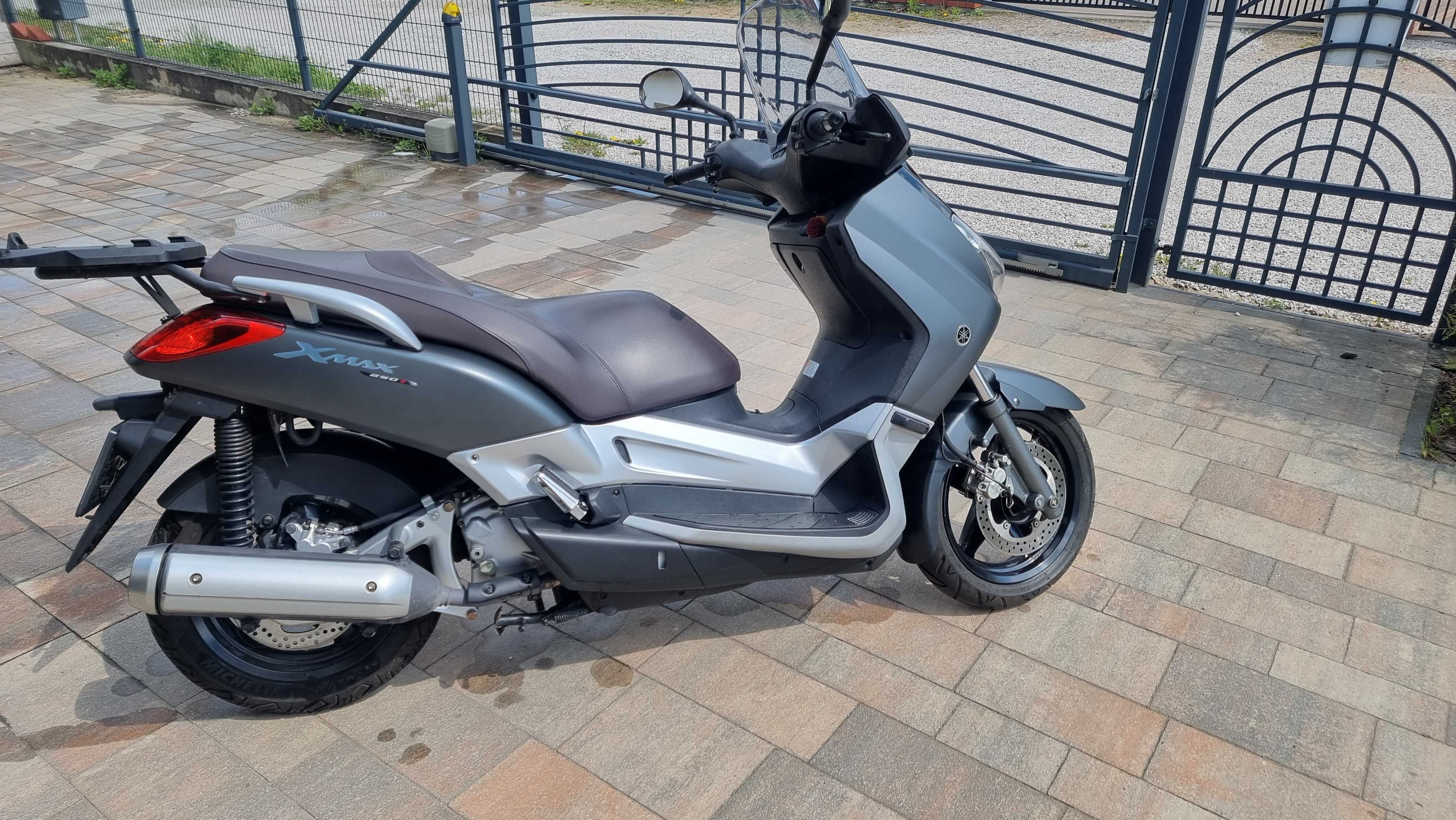 Yamaha X-max 250