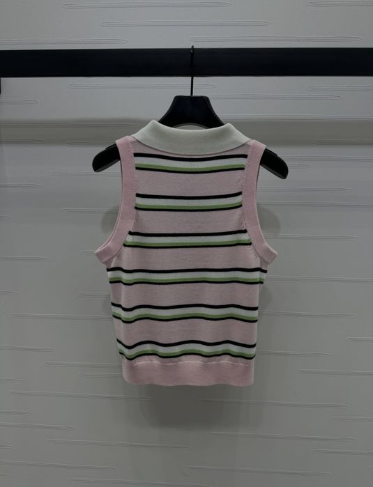 Miu Miu – Letni klasyk w paski z kołnierzykiem

Zapraszam na sociale: