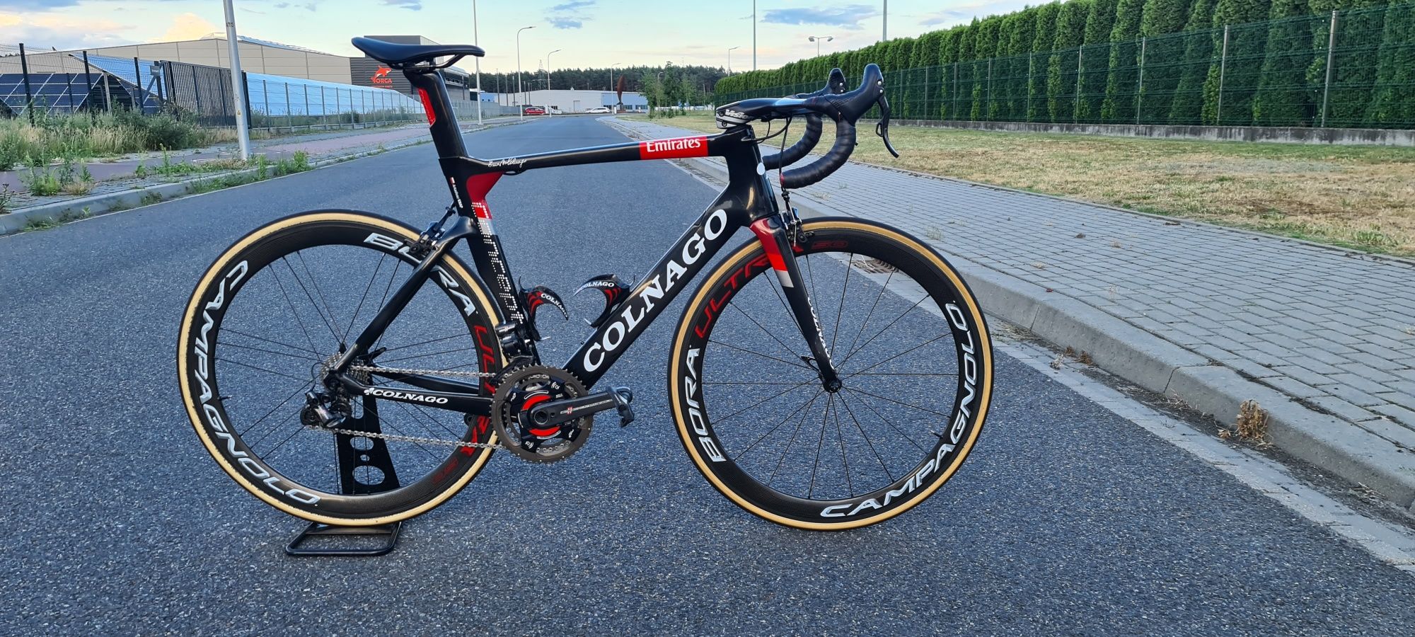 Rower szosowy Colnago Concept UAE Team