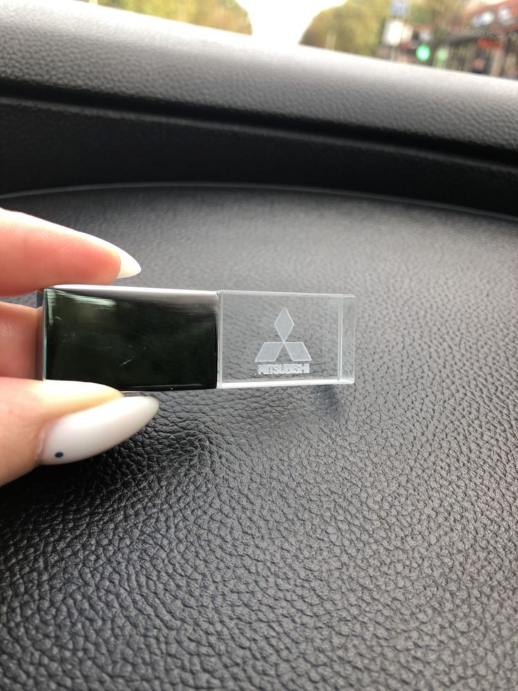 Флешка Митсубиси usb накопитель Mitsubishi 64Gb светящаяся