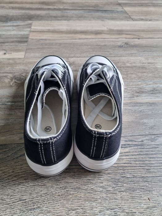 Czarno białe trampki Vty
