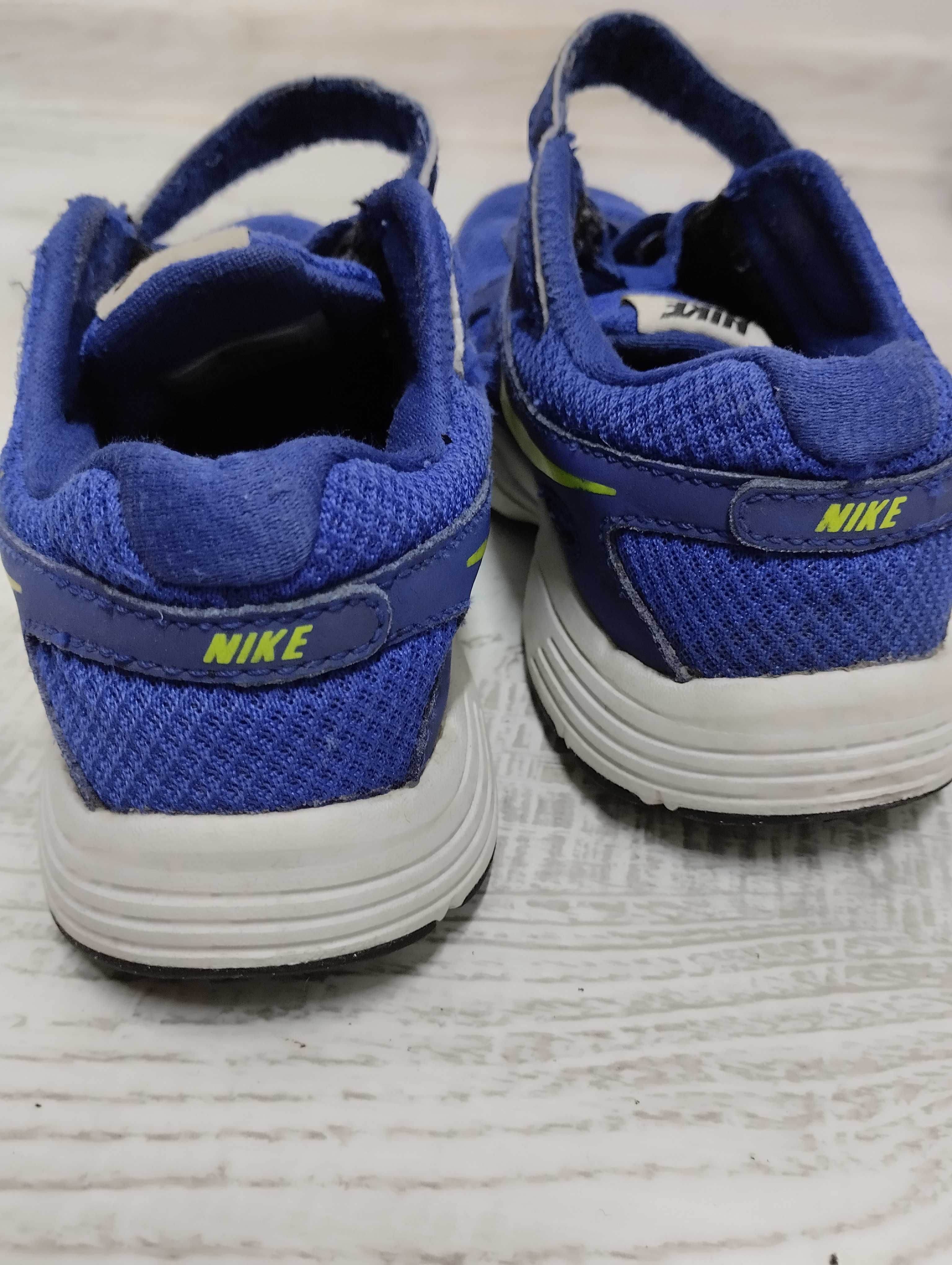 Nike оригінал кросівки кроссовки красовки  на хлопчика 28 розмір 18 см