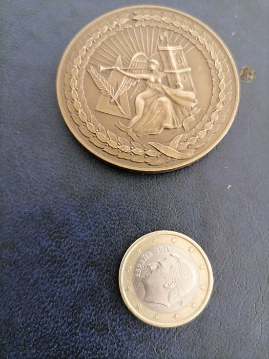 medalha com emblema da vila da praia da Vitória