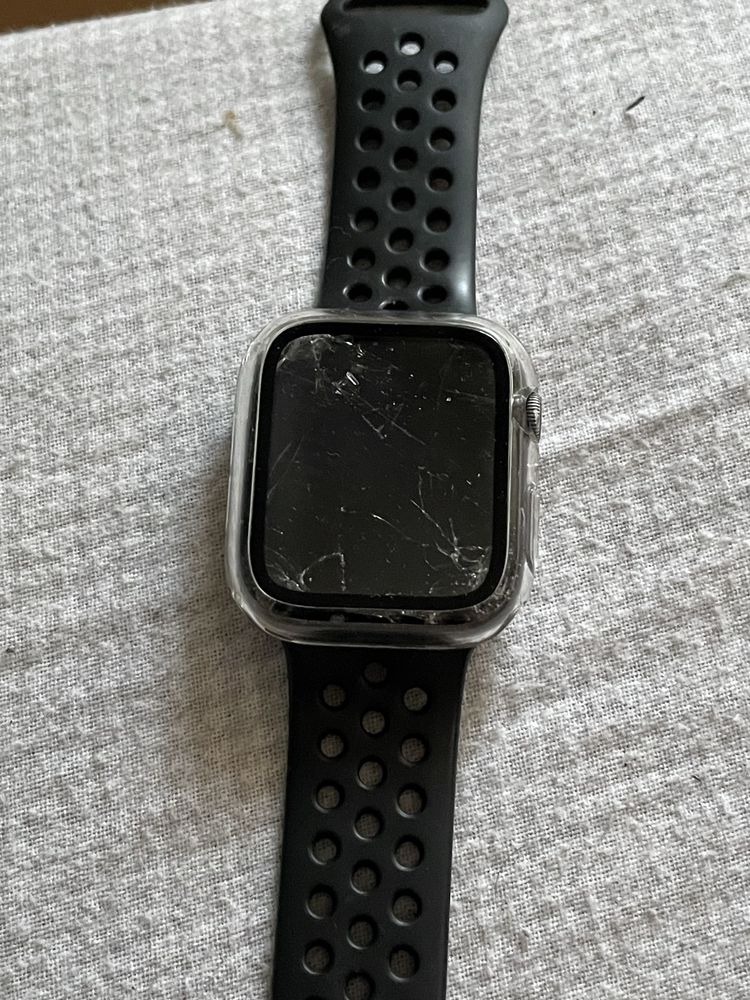 Apple watch serie 4 nike