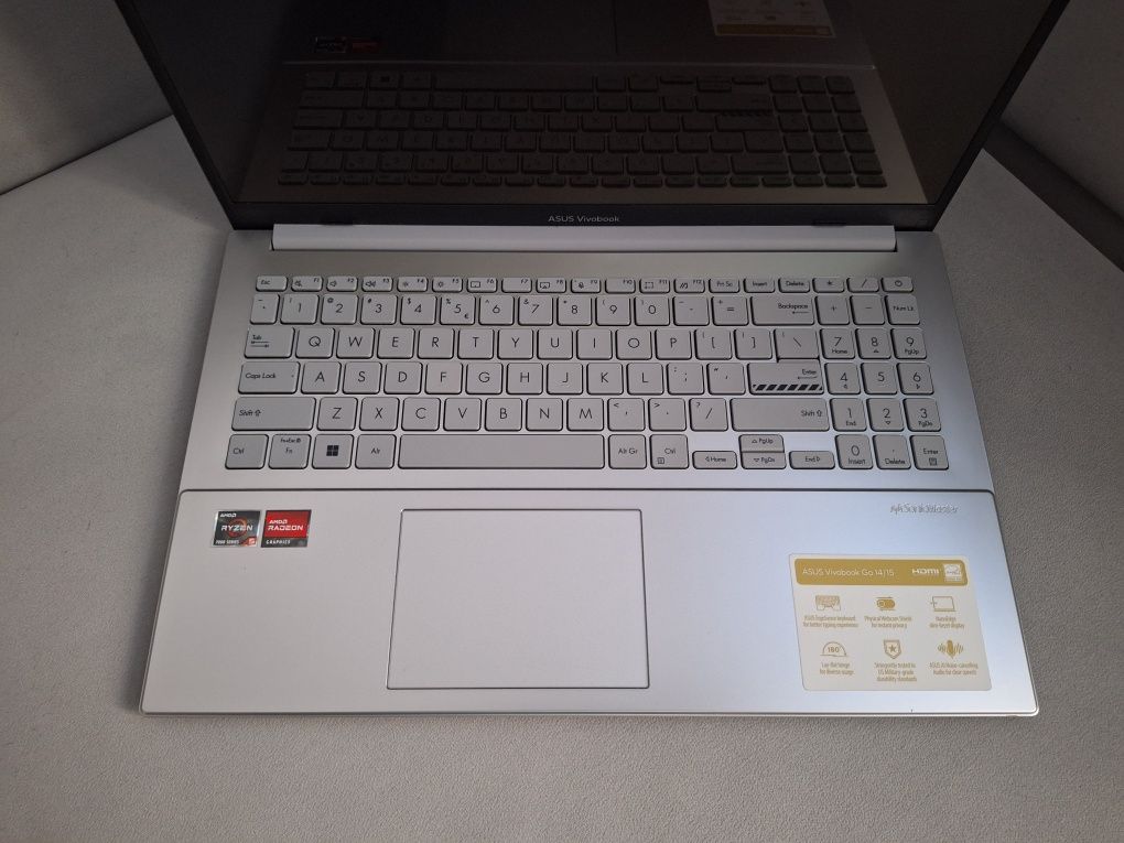 Laptop Asus Vivobook Go 15.6" OLED AMD 16GB RAM 512GB SSD Windows 11