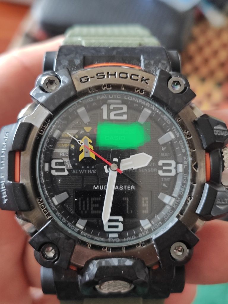 Zegarek sportowy g-schock.
