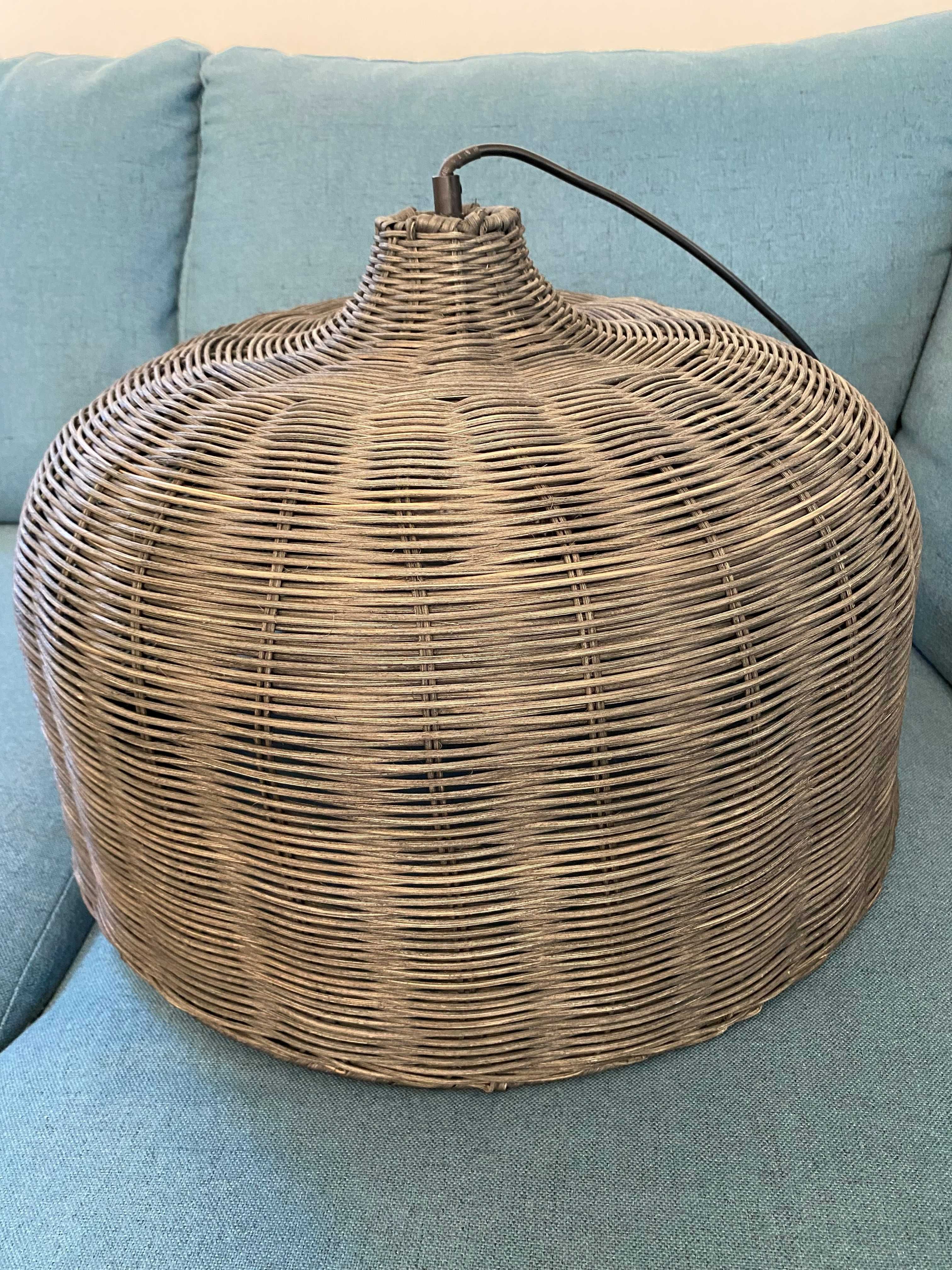 Rattanowa lampa wisząca o średnicy 48 cm