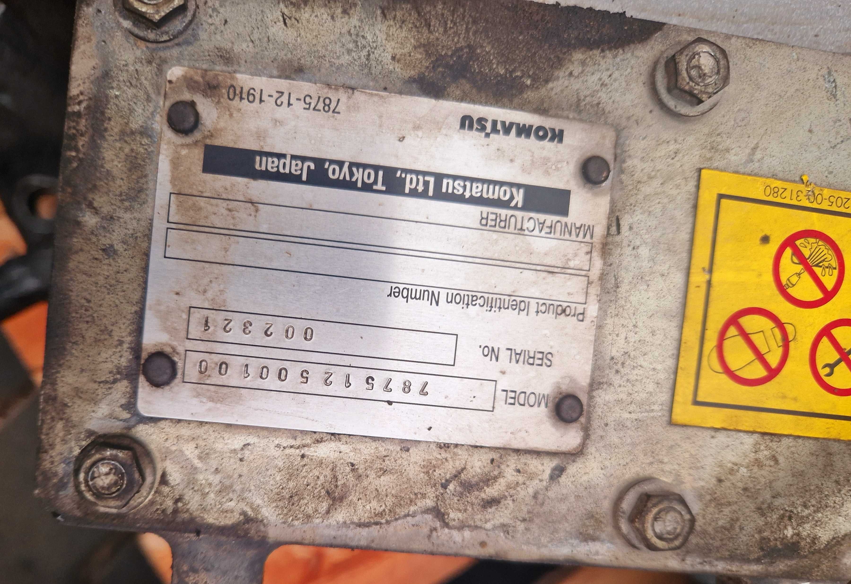 koparka Komatsu HB215lc Hybrid prądnica ładowanie akumulatorów
