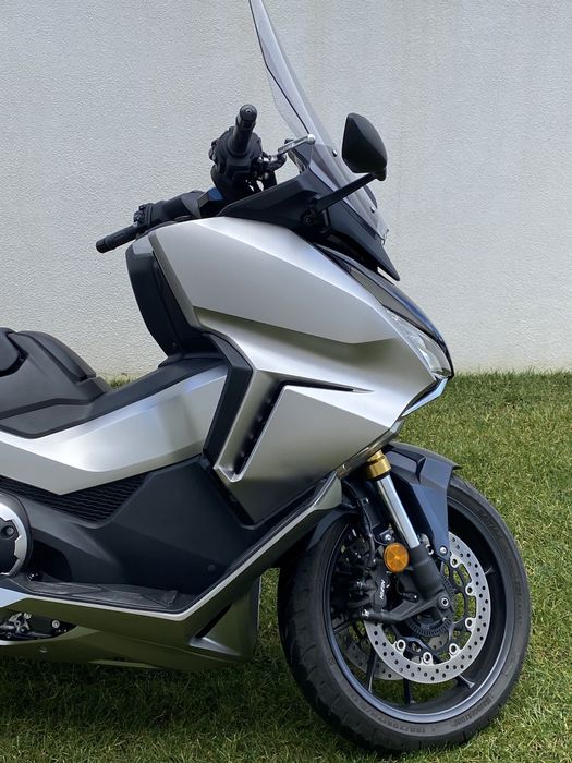 Honda Forza 750 com 4000km