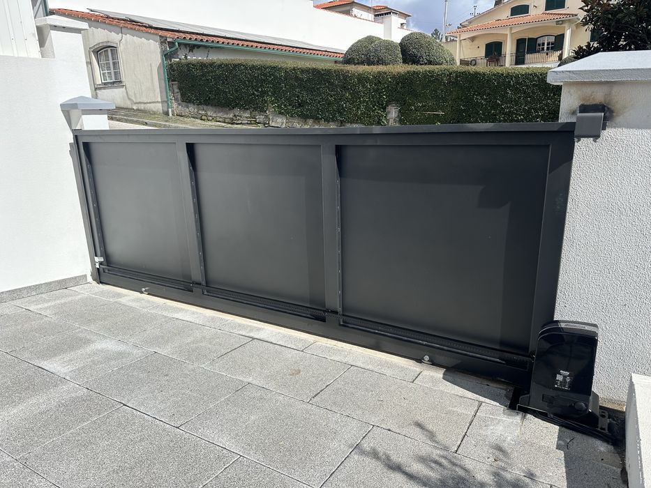 Portões seccionados de garagem e exterirores