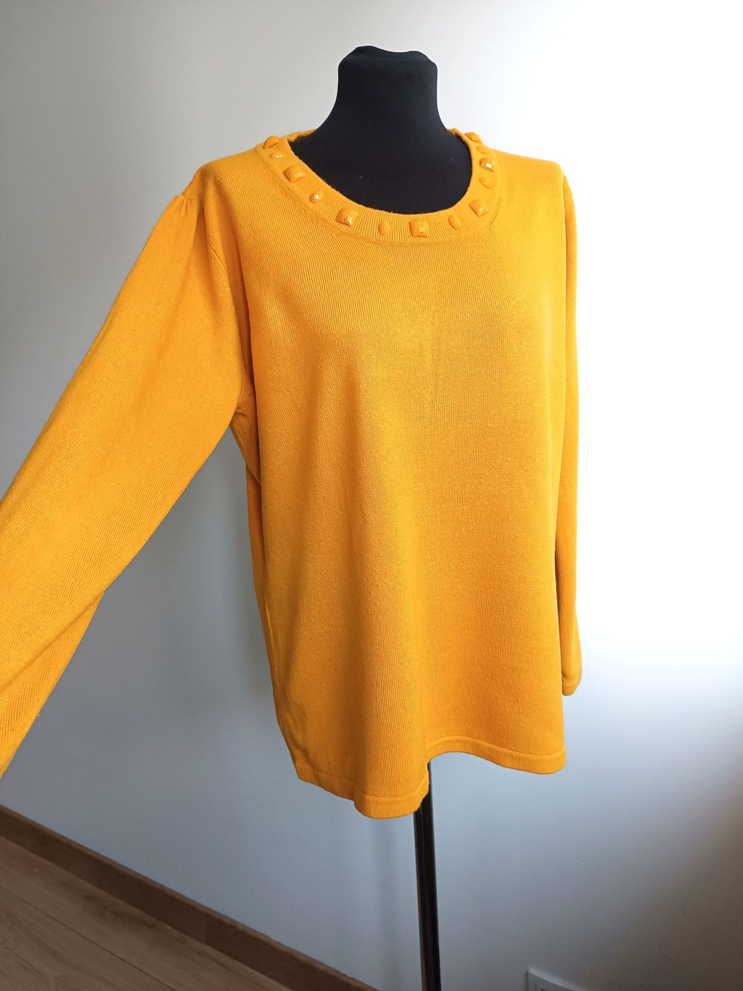 Pomarańczowy sweterek z ozdobnym dekoltem XL C&A na zimę ciepły kobiec