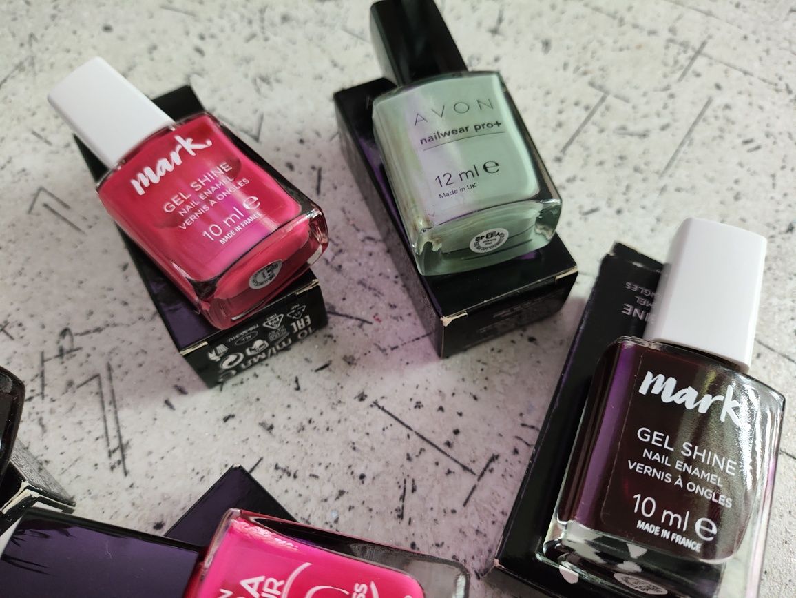 Nowe lakiery do paznokci zestaw Avon całość