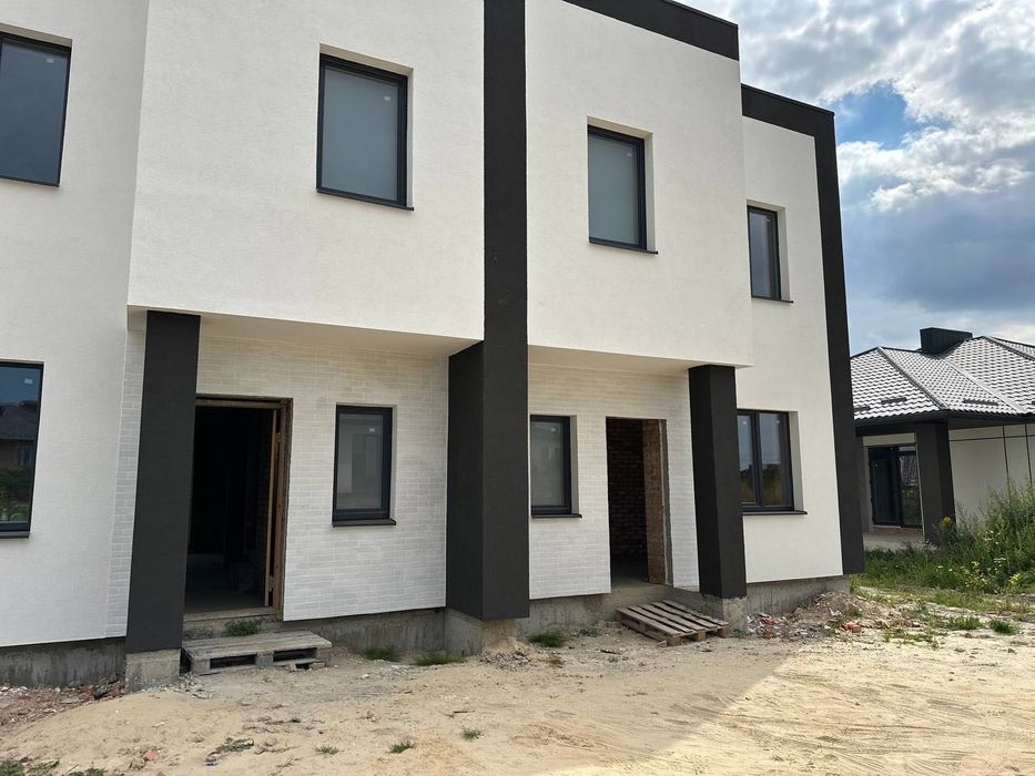 Продам сучасний двоян в м. Рівне. 1 лінія масиву Макарова.