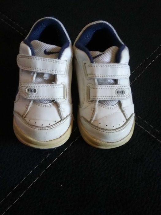 Tenis tamanho 22,5 marca Nike