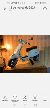 Scooter vespa elétrica para criança